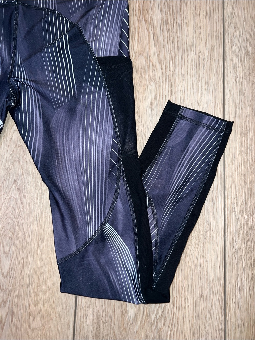 Joe Fresh Black Leggings with White Pinstripes - Picture 10 of 13